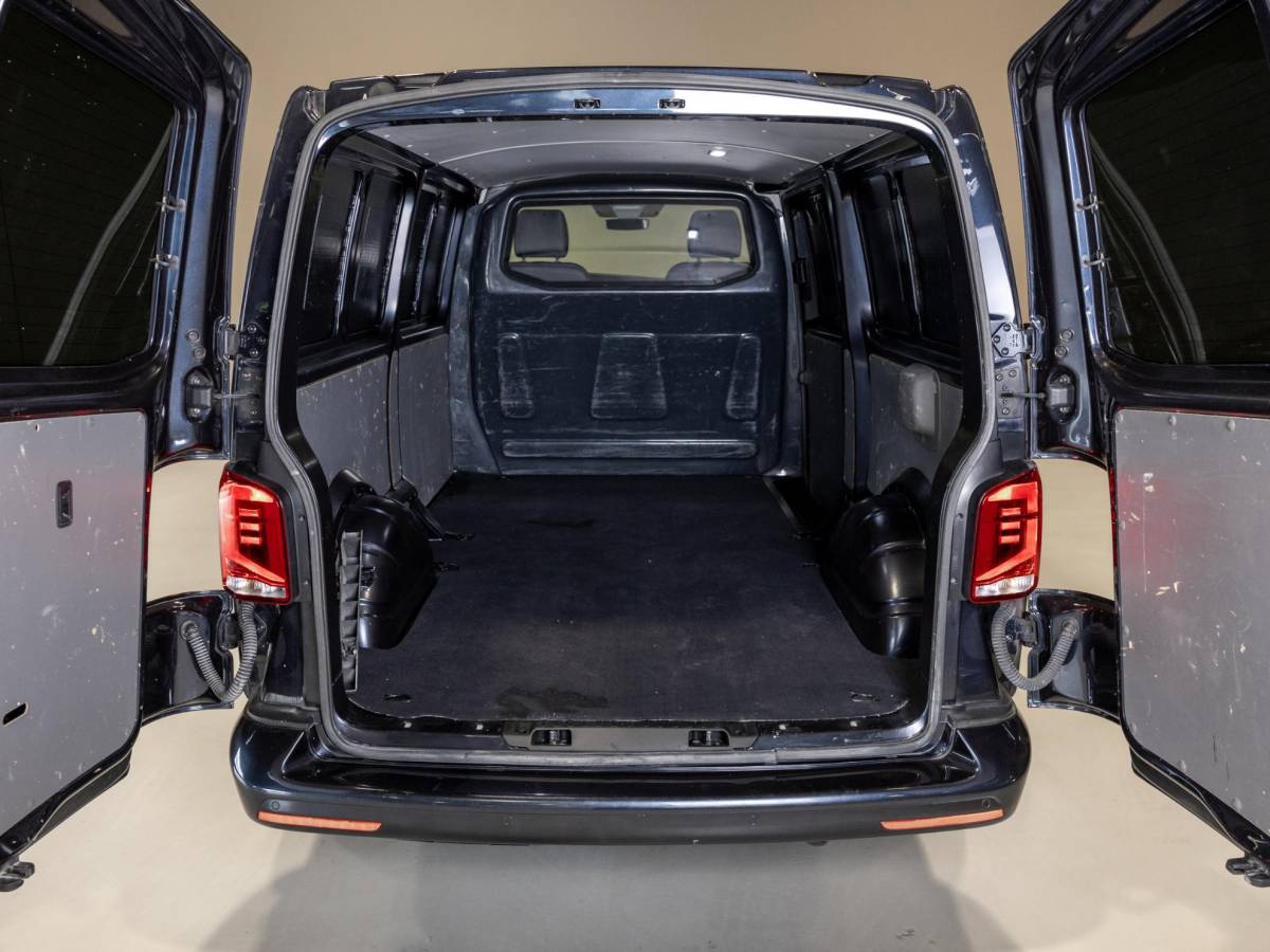 Volkswagen Transporter Volkswagen Transporter 2.0 TDI L2H1 30 Bulli 75 Edition / 204pk / Achteruitrij camera / Stoelverwarming / Leder / Virtual cockpit /