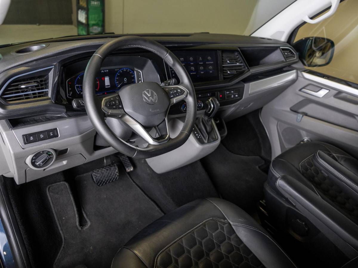 Volkswagen Transporter Volkswagen Transporter 2.0 TDI L2H1 30 Bulli 75 Edition / 204pk / Achteruitrij camera / Stoelverwarming / Leder / Virtual cockpit /