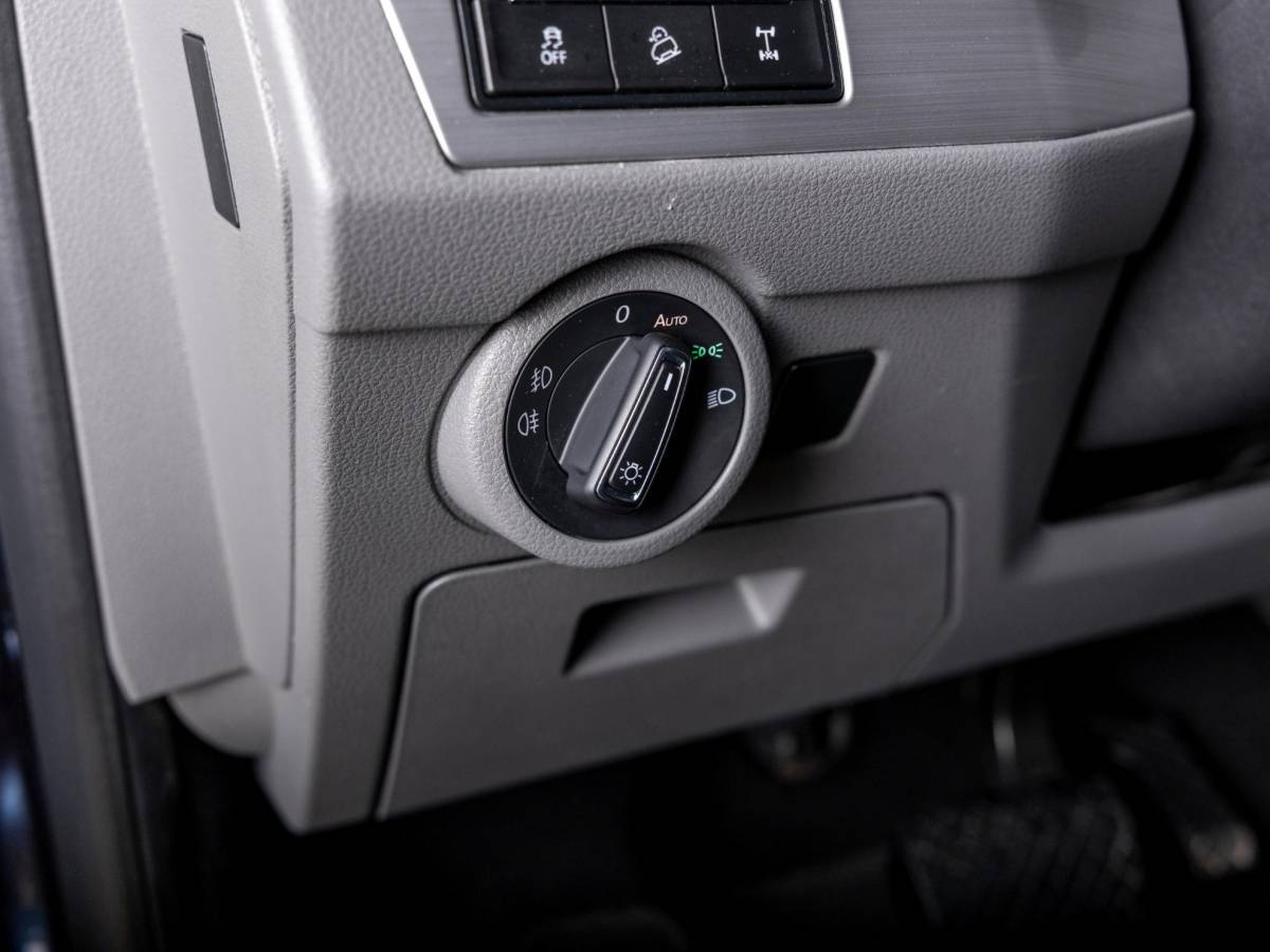 Volkswagen Transporter Volkswagen Transporter 2.0 TDI L2H1 30 Bulli 75 Edition / 204pk / Achteruitrij camera / Stoelverwarming / Leder / Virtual cockpit /