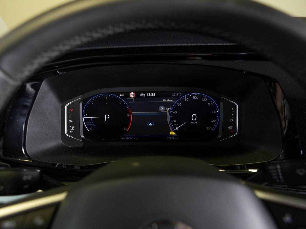 Volkswagen Transporter Volkswagen Transporter 2.0 TDI L2H1 30 Bulli 75 Edition / 204pk / Achteruitrij camera / Stoelverwarming / Leder / Virtual cockpit /