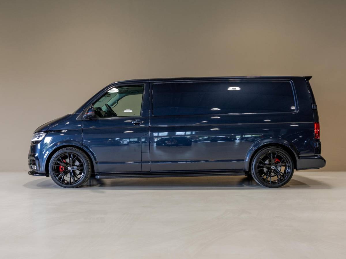 Volkswagen Transporter Volkswagen Transporter 2.0 TDI L2H1 30 Bulli 75 Edition / 204pk / Achteruitrij camera / Stoelverwarming / Leder / Virtual cockpit /