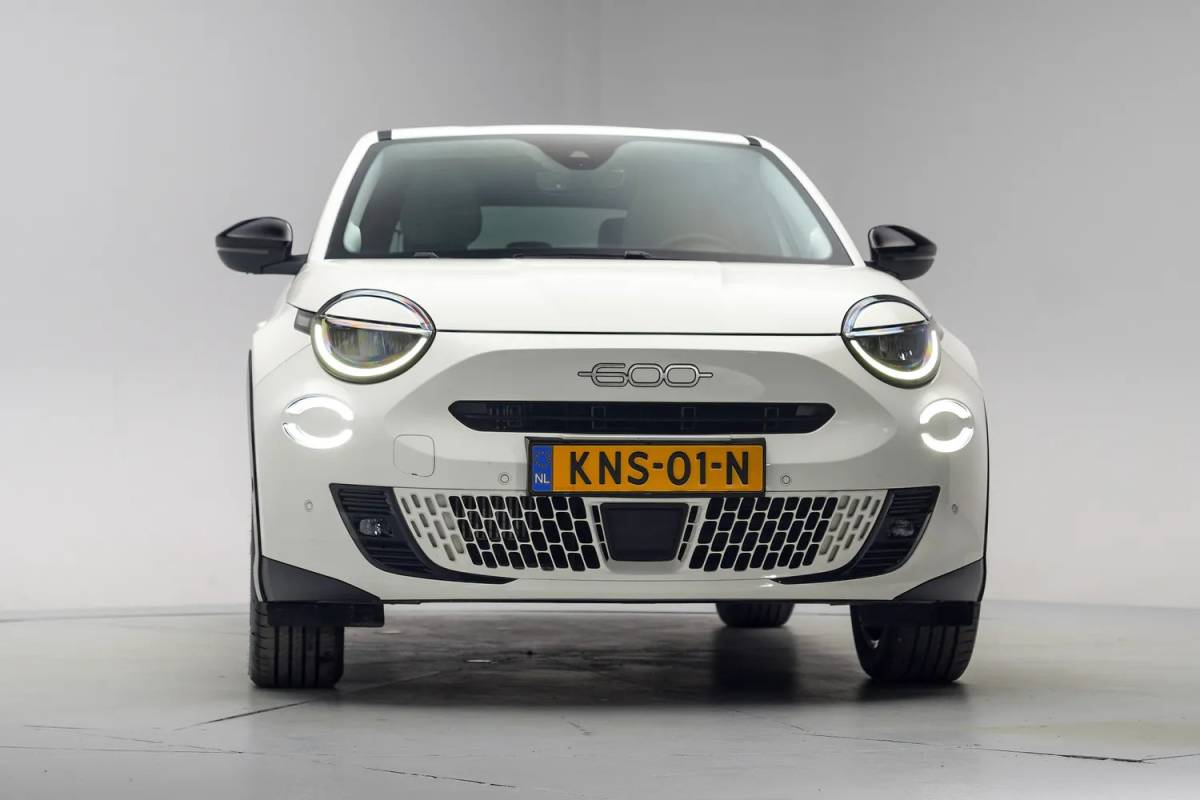 Fiat 600 Fiat 600 1.2 Hybrid La Prima [ Navi Apple/Android Camera Leer Clima]