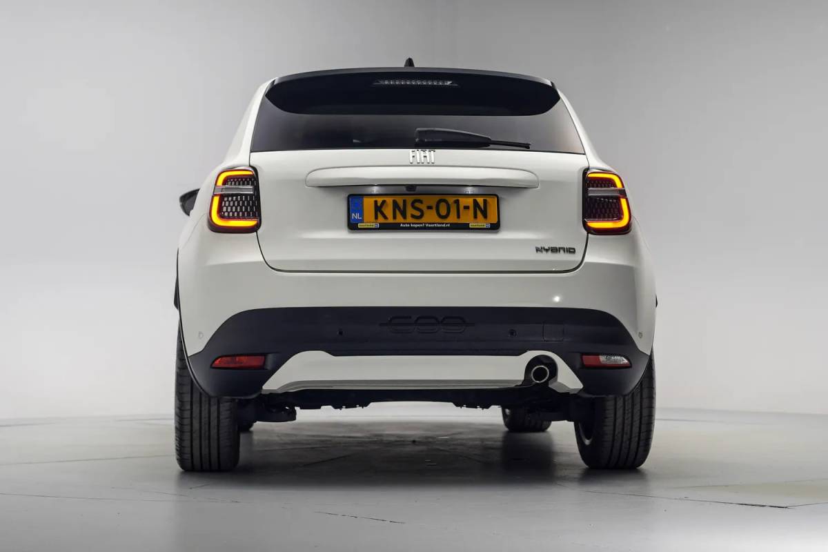 Fiat 600 Fiat 600 1.2 Hybrid La Prima [ Massage stoel Navi Apple/Android Camera Leer Clima]