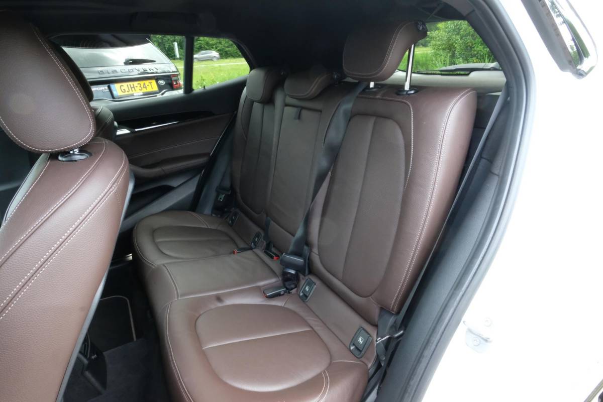 BMW X2 BMW X2 sDrive20i High Executive 190 PK | Panorama dak | Stoelverwarming | Vol lederen bekleding | CarPlay| Elektrische klep | LED verlichting | Lichtmetalen velgen | Achteruitrijcamera |