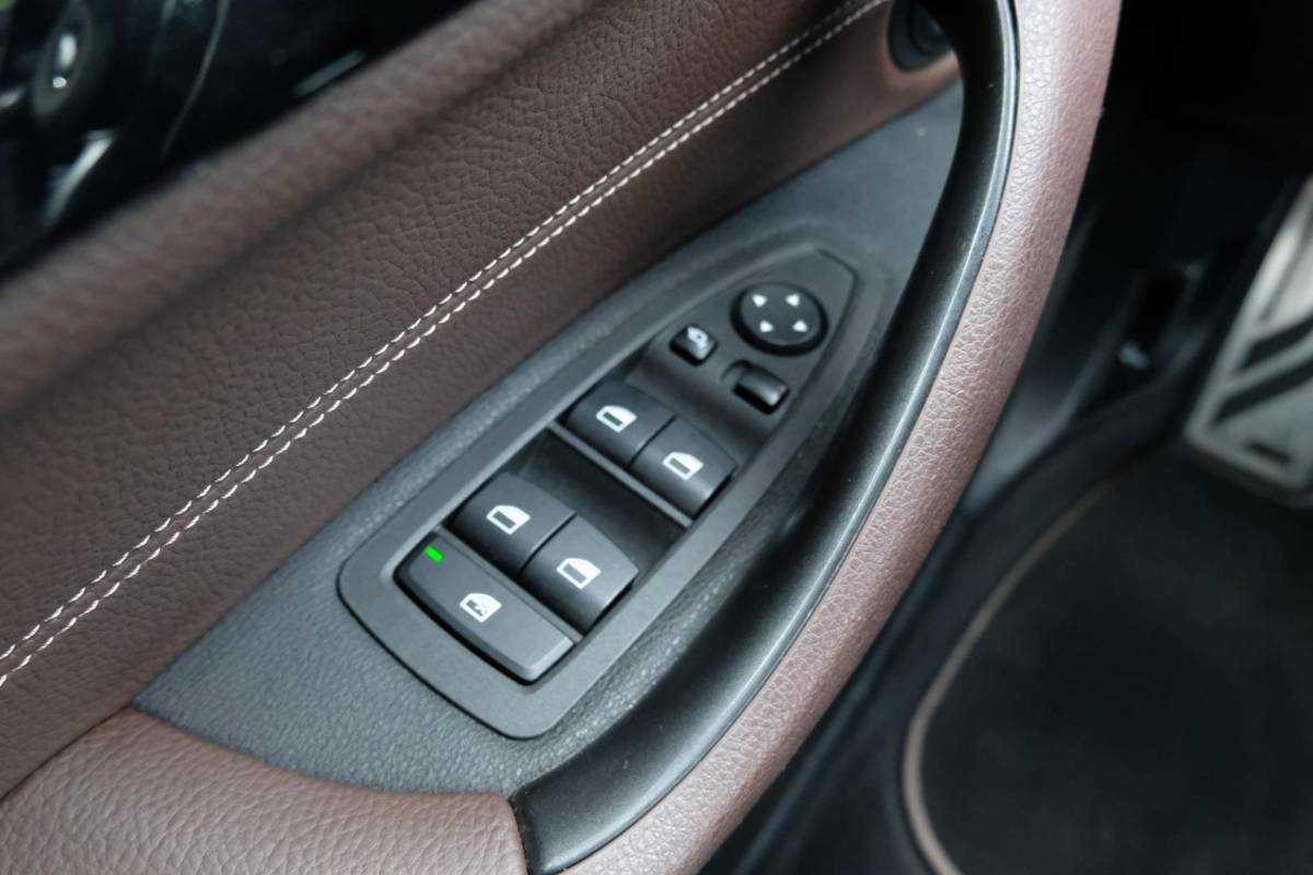 BMW X2 BMW X2 sDrive20i High Executive 190 PK | Panorama dak | Stoelverwarming | Vol lederen bekleding | CarPlay| Elektrische klep | LED verlichting | Lichtmetalen velgen | Achteruitrijcamera |