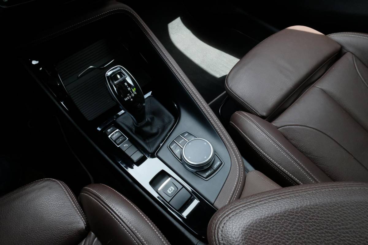 BMW X2 BMW X2 sDrive20i High Executive 190 PK | Panorama dak | Stoelverwarming | Vol lederen bekleding | CarPlay| Elektrische klep | LED verlichting | Lichtmetalen velgen | Achteruitrijcamera |