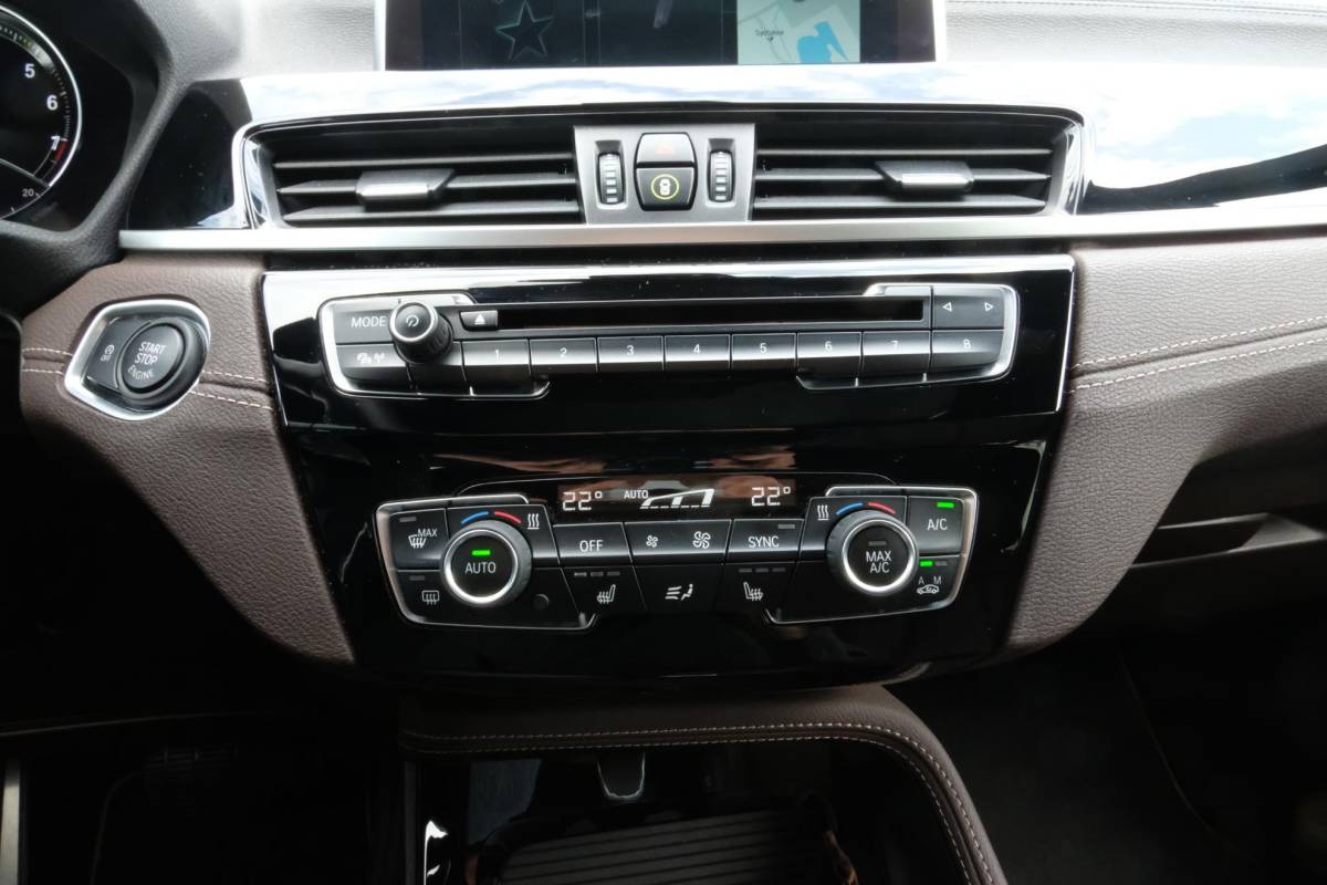BMW X2 BMW X2 sDrive20i High Executive 190 PK | Panorama dak | Stoelverwarming | Vol lederen bekleding | CarPlay| Elektrische klep | LED verlichting | Lichtmetalen velgen | Achteruitrijcamera |