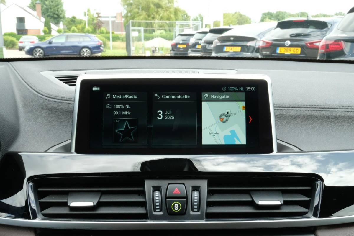 BMW X2 BMW X2 sDrive20i High Executive 190 PK | Panorama dak | Stoelverwarming | Vol lederen bekleding | CarPlay| Elektrische klep | LED verlichting | Lichtmetalen velgen | Achteruitrijcamera |