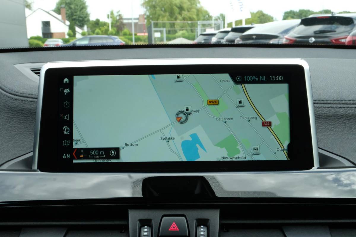 BMW X2 BMW X2 sDrive20i High Executive 190 PK | Panorama dak | Stoelverwarming | Vol lederen bekleding | CarPlay| Elektrische klep | LED verlichting | Lichtmetalen velgen | Achteruitrijcamera |