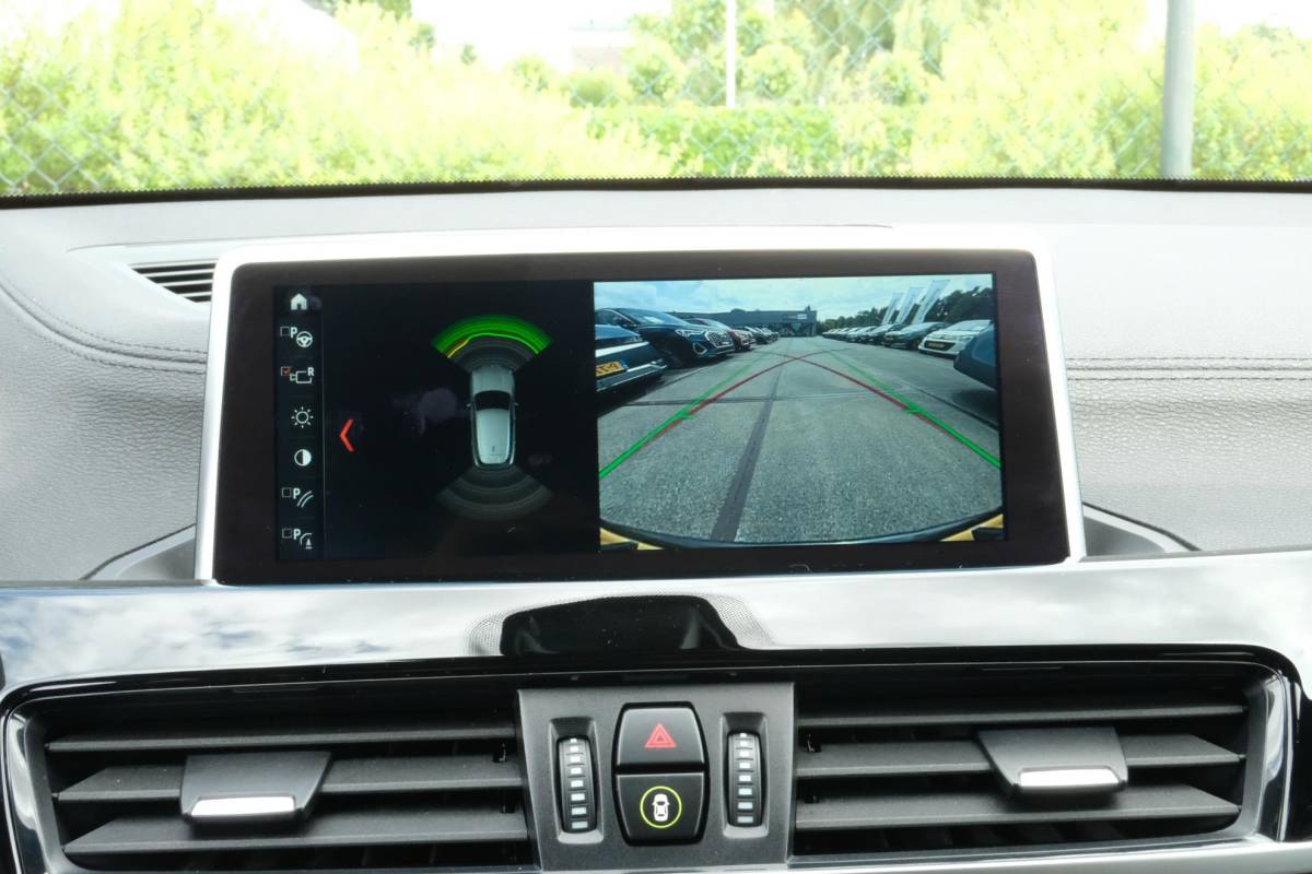 BMW X2 BMW X2 sDrive20i High Executive 190 PK | Panorama dak | Stoelverwarming | Vol lederen bekleding | CarPlay| Elektrische klep | LED verlichting | Lichtmetalen velgen | Achteruitrijcamera |