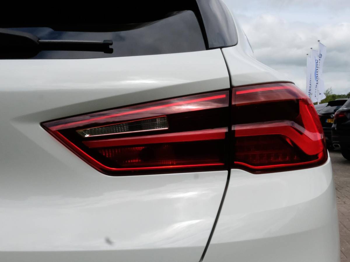 BMW X2 BMW X2 sDrive20i High Executive 190 PK | Panorama dak | Stoelverwarming | Vol lederen bekleding | CarPlay| Elektrische klep | LED verlichting | Lichtmetalen velgen | Achteruitrijcamera |
