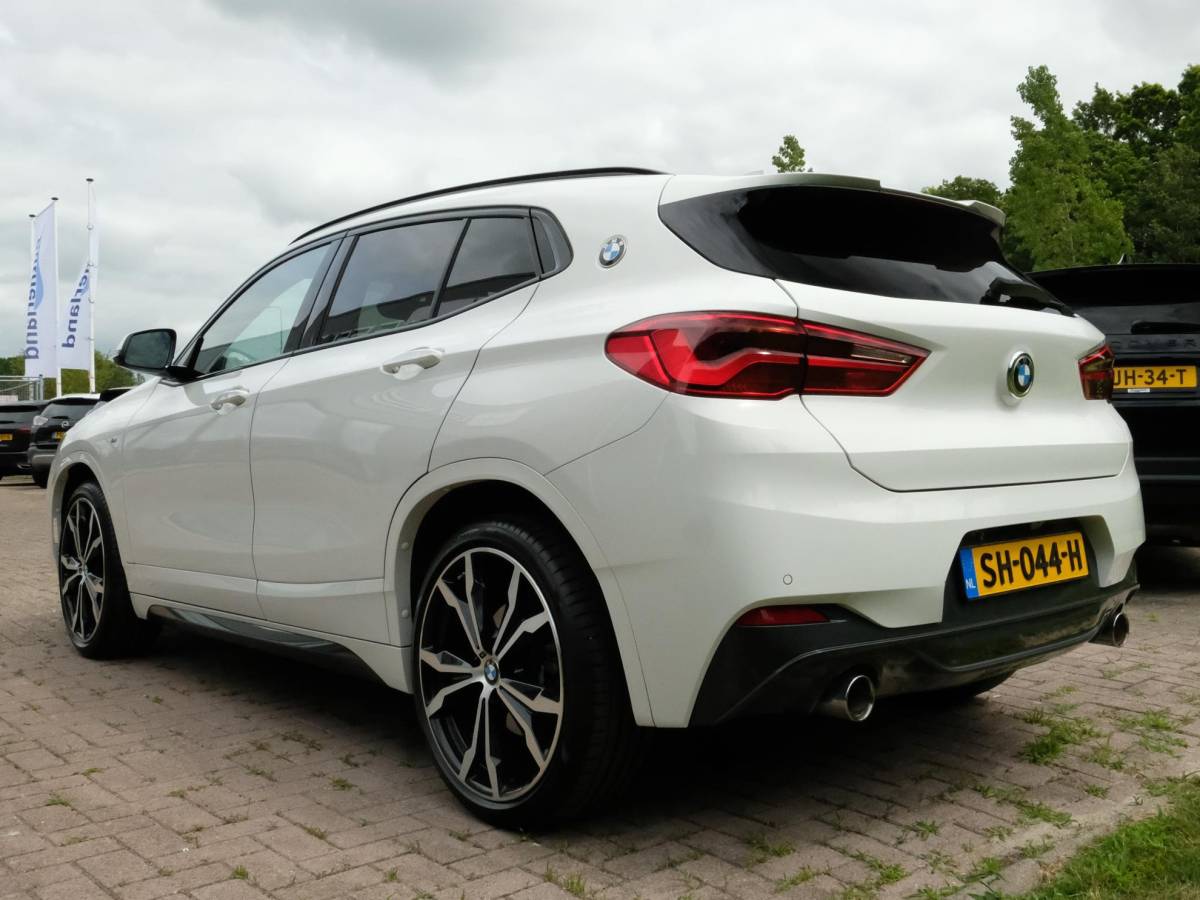 BMW X2 BMW X2 sDrive20i High Executive 190 PK | Panorama dak | Stoelverwarming | Vol lederen bekleding | CarPlay| Elektrische klep | LED verlichting | Lichtmetalen velgen | Achteruitrijcamera |