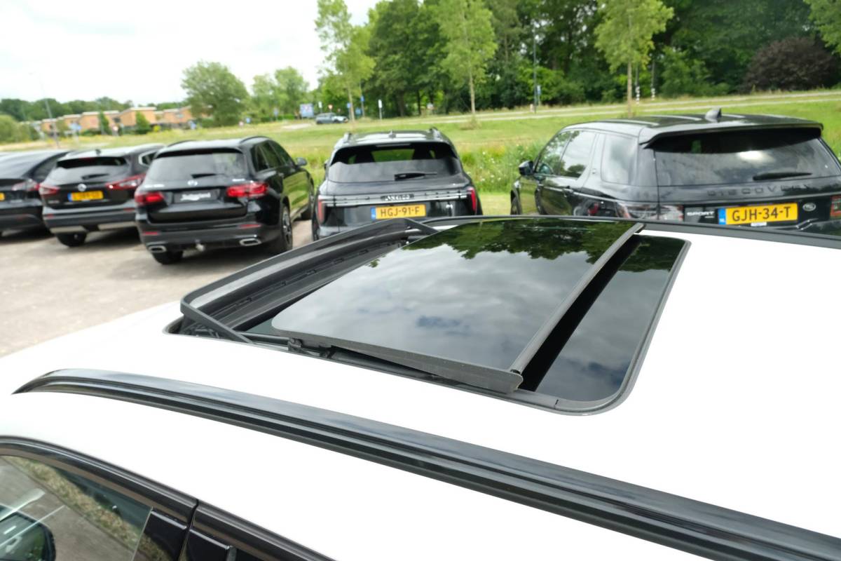 BMW X2 BMW X2 sDrive20i High Executive 190 PK | Panorama dak | Stoelverwarming | Vol lederen bekleding | CarPlay| Elektrische klep | LED verlichting | Lichtmetalen velgen | Achteruitrijcamera |