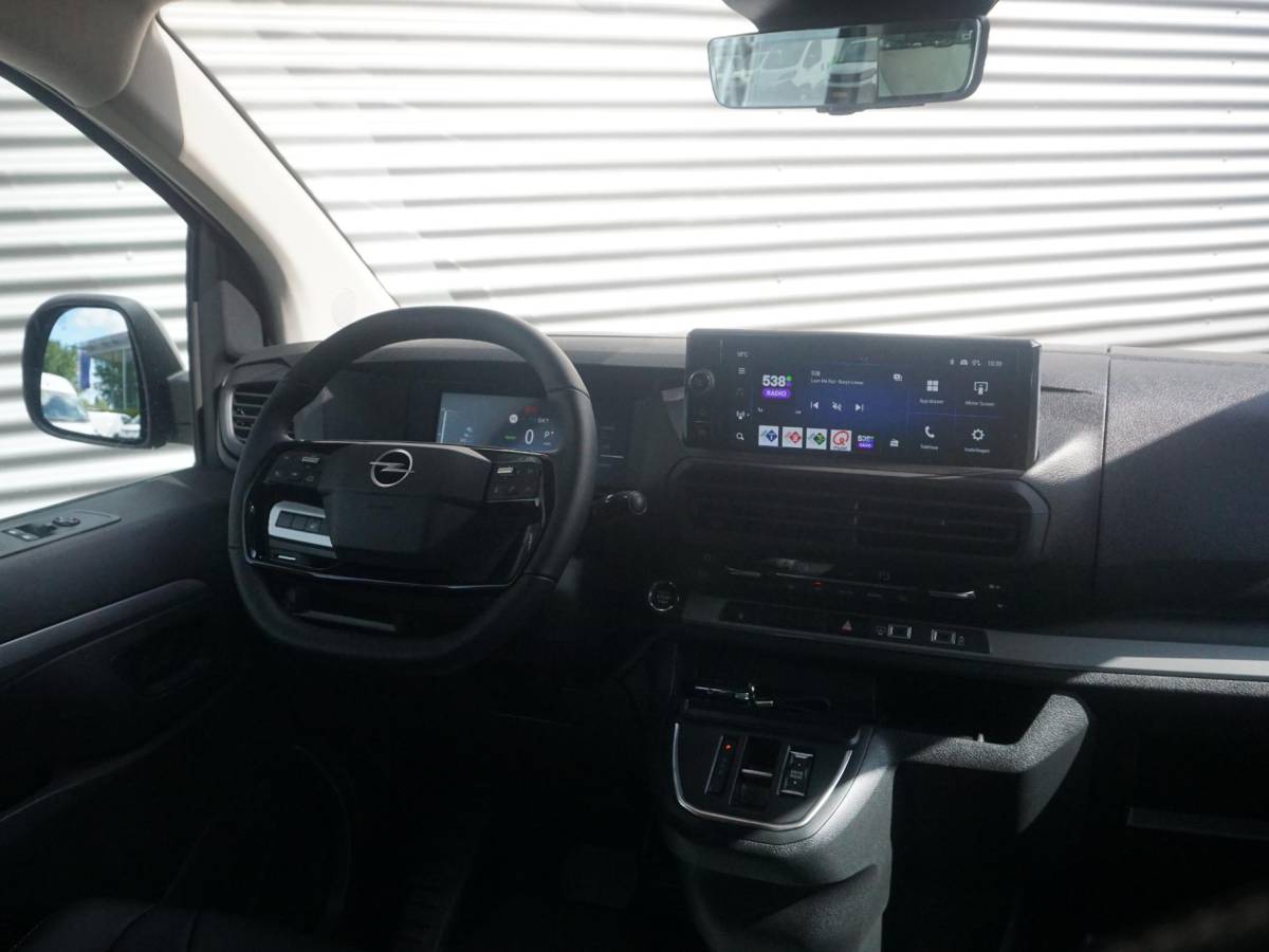 Opel Vivaro-e Opel Vivaro-e Dubbele Cabine 75kWh | STX Sport | Mooiste  bus van NL (!) | Lederen bekleding | Spoilerpakket | 18 inch Lichtmetalen velgen | Dynamic Comfort NAV Pakket | Winterpakket | 2x schuifdeur | Betimmering | Comfortstoelen |