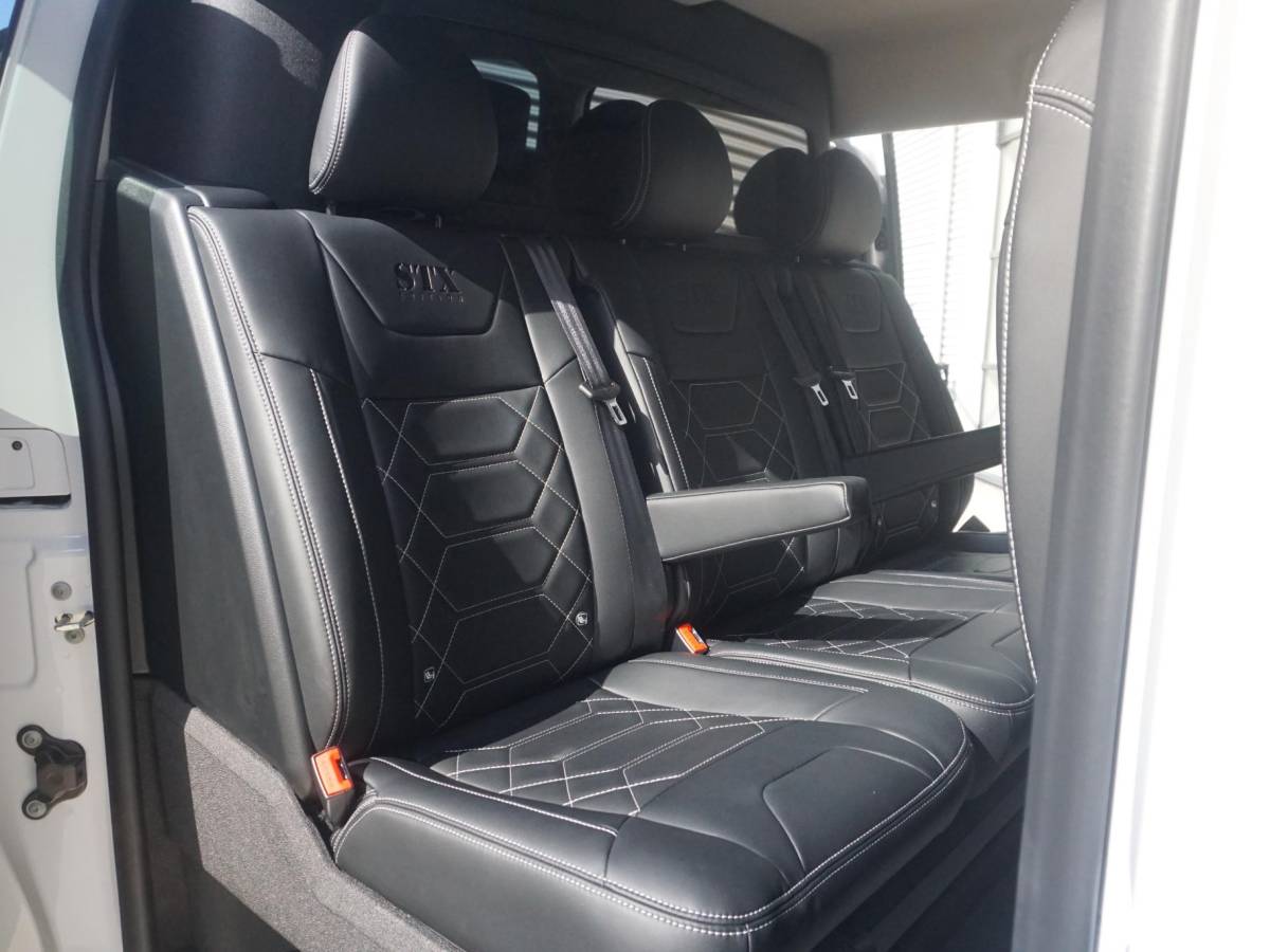 Opel Vivaro-e Opel Vivaro-e Dubbele Cabine 75kWh | STX Sport | Mooiste  bus van NL (!) | Lederen bekleding | Spoilerpakket | 18 inch Lichtmetalen velgen | Dynamic Comfort NAV Pakket | Winterpakket | 2x schuifdeur | Betimmering | Comfortstoelen |