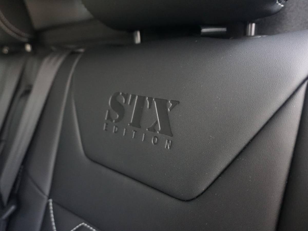 Opel Vivaro-e Opel Vivaro-e Dubbele Cabine 75kWh | STX Sport | Mooiste  bus van NL (!) | Lederen bekleding | Spoilerpakket | 18 inch Lichtmetalen velgen | Dynamic Comfort NAV Pakket | Winterpakket | 2x schuifdeur | Betimmering | Comfortstoelen |