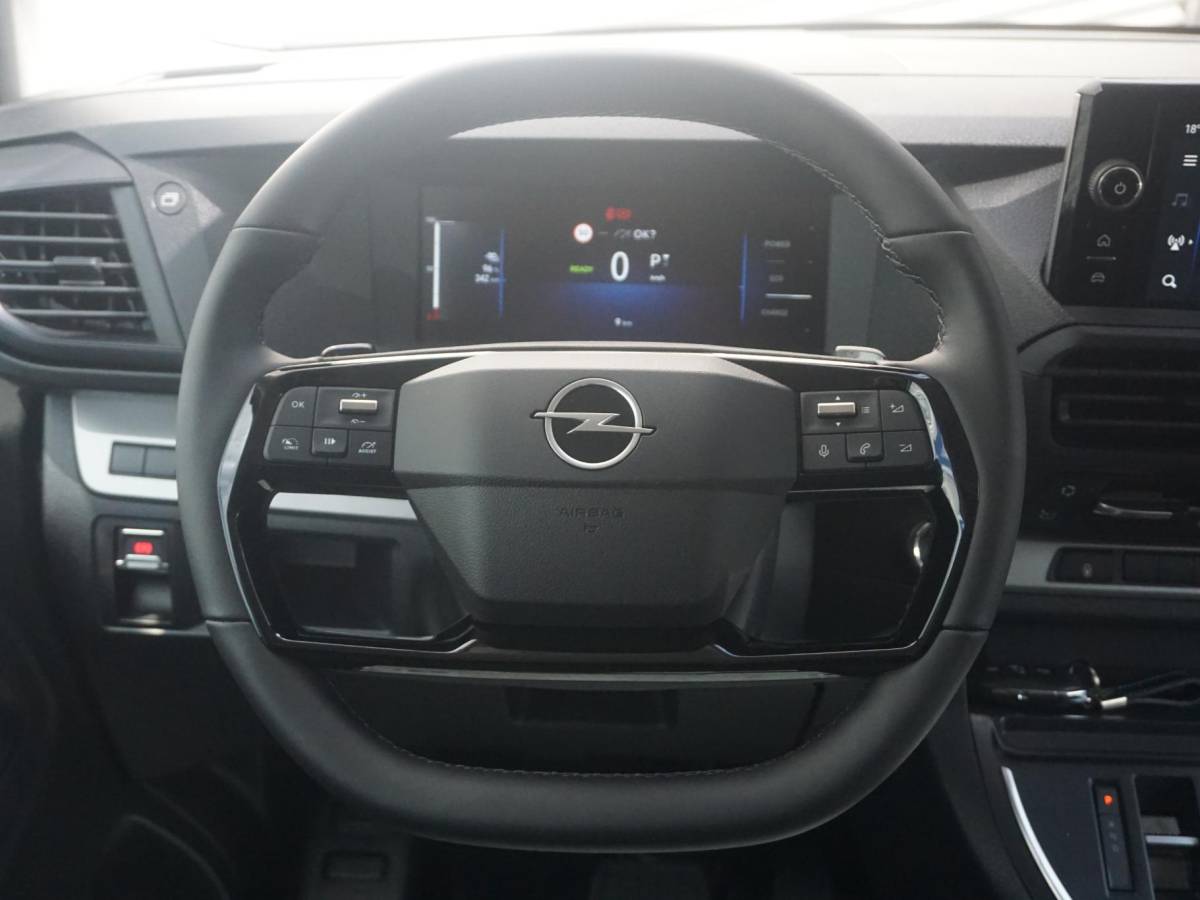 Opel Vivaro-e Opel Vivaro-e Dubbele Cabine 75kWh | STX Sport | Mooiste  bus van NL (!) | Lederen bekleding | Spoilerpakket | 18 inch Lichtmetalen velgen | Dynamic Comfort NAV Pakket | Winterpakket | 2x schuifdeur | Betimmering | Comfortstoelen |