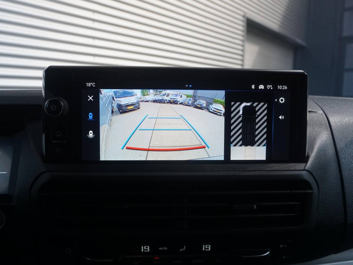Opel Vivaro-e Opel Vivaro-e Dubbele Cabine 75kWh | STX Sport | Mooiste  bus van NL (!) | Lederen bekleding | Spoilerpakket | 18 inch Lichtmetalen velgen | Dynamic Comfort NAV Pakket | Winterpakket | 2x schuifdeur | Betimmering | Comfortstoelen |