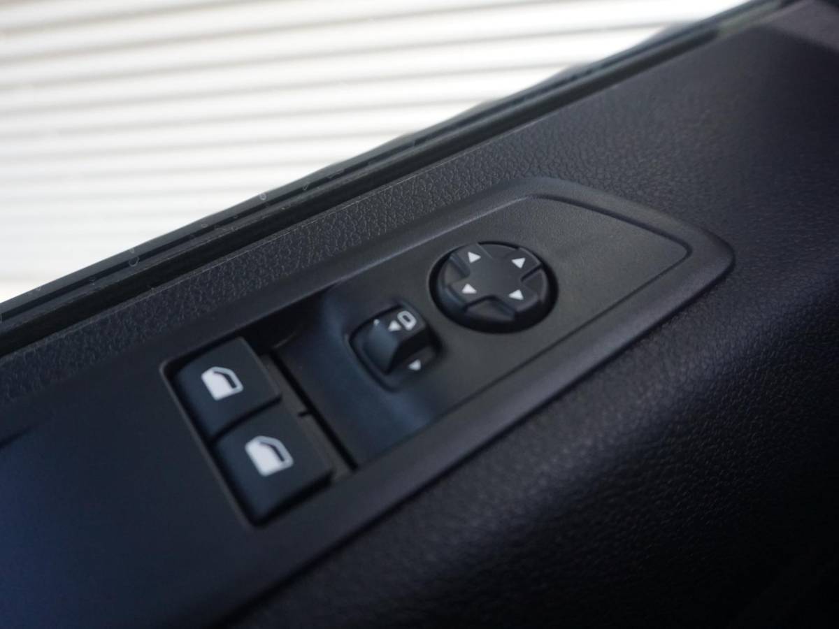 Opel Vivaro-e Opel Vivaro-e Dubbele Cabine 75kWh | STX Sport | Mooiste  bus van NL (!) | Lederen bekleding | Spoilerpakket | 18 inch Lichtmetalen velgen | Dynamic Comfort NAV Pakket | Winterpakket | 2x schuifdeur | Betimmering | Comfortstoelen |