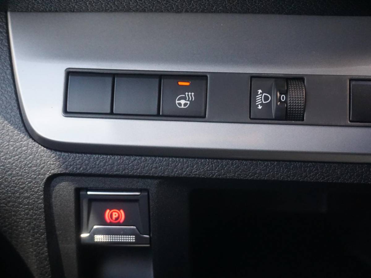 Opel Vivaro-e Opel Vivaro-e Dubbele Cabine 75kWh | STX Sport | Mooiste  bus van NL (!) | Lederen bekleding | Spoilerpakket | 18 inch Lichtmetalen velgen | Dynamic Comfort NAV Pakket | Winterpakket | 2x schuifdeur | Betimmering | Comfortstoelen |