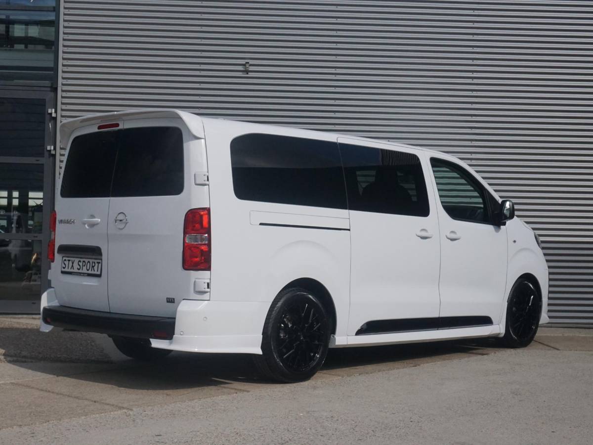 Opel Vivaro-e Opel Vivaro-e Dubbele Cabine 75kWh | STX Sport | Mooiste  bus van NL (!) | Lederen bekleding | Spoilerpakket | 18 inch Lichtmetalen velgen | Dynamic Comfort NAV Pakket | Winterpakket | 2x schuifdeur | Betimmering | Comfortstoelen |