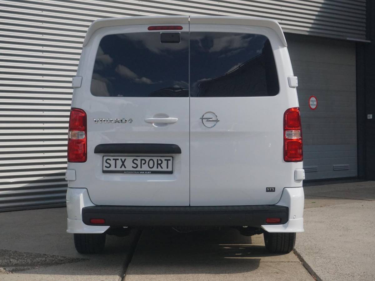 Opel Vivaro-e Opel Vivaro-e Dubbele Cabine 75kWh | STX Sport | Mooiste  bus van NL (!) | Lederen bekleding | Spoilerpakket | 18 inch Lichtmetalen velgen | Dynamic Comfort NAV Pakket | Winterpakket | 2x schuifdeur | Betimmering | Comfortstoelen |