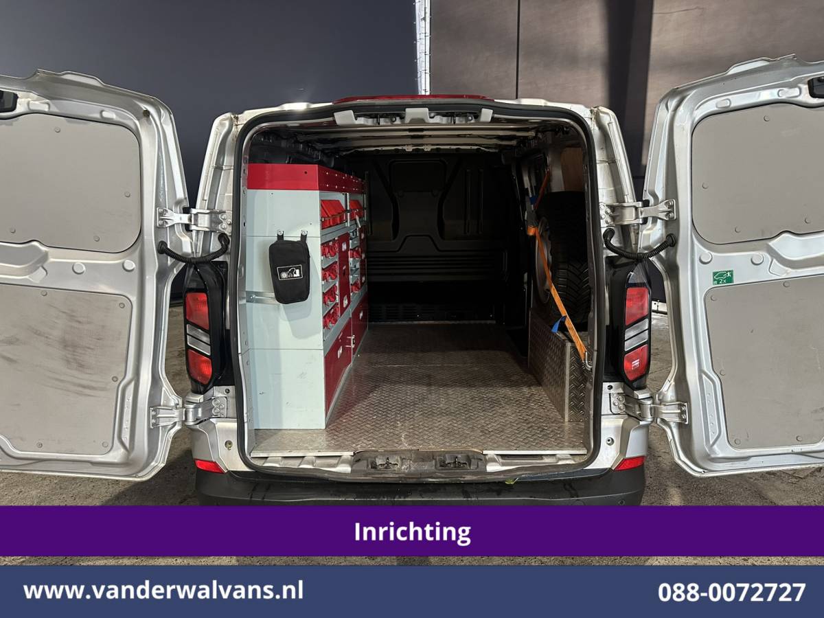 Ford Transit Custom Ford Transit Custom 2.0 TDCI 150pk L1H1 Inrichting Euro6 Airco | Camera | LED | Apple Carplay | Cruisecontrol Android Auto, 2590kg Trekhaak, Verwarmde voorruit, Stoelverwarming, Parkeersensoren, Dakdragers, Bijrijdersbank