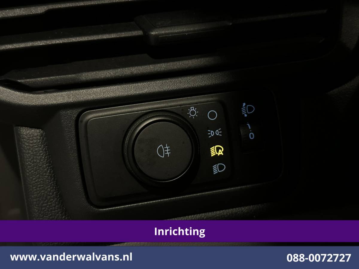 Ford Transit Custom Ford Transit Custom 2.0 TDCI 150pk L1H1 Inrichting Euro6 Airco | Camera | LED | Apple Carplay | Cruisecontrol Android Auto, 2590kg Trekhaak, Verwarmde voorruit, Stoelverwarming, Parkeersensoren, Dakdragers, Bijrijdersbank