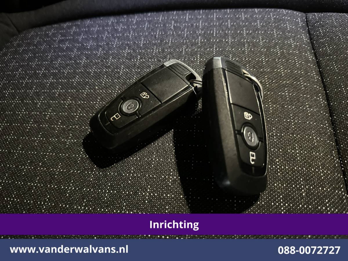 Ford Transit Custom Ford Transit Custom 2.0 TDCI 150pk L1H1 Inrichting Euro6 Airco | Camera | LED | Apple Carplay | Cruisecontrol Android Auto, 2590kg Trekhaak, Verwarmde voorruit, Stoelverwarming, Parkeersensoren, Dakdragers, Bijrijdersbank