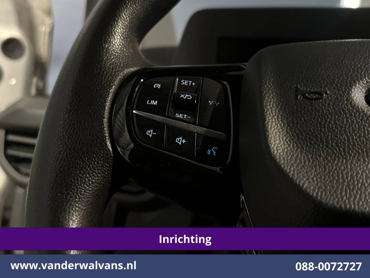 Ford Transit Custom Ford Transit Custom 2.0 TDCI 150pk L1H1 Inrichting Euro6 Airco | Camera | LED | Apple Carplay | Cruisecontrol Android Auto, 2590kg Trekhaak, Verwarmde voorruit, Stoelverwarming, Parkeersensoren, Dakdragers, Bijrijdersbank