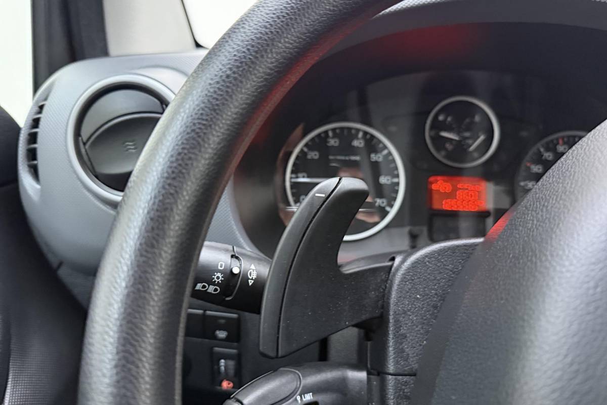 Peugeot Partner Peugeot Partner 122 1.6 BlueHDi 100 L2 Premium S&S Automaat | Marge | Climate Control | Cruise Control | Dealeronderhouden | Uniek