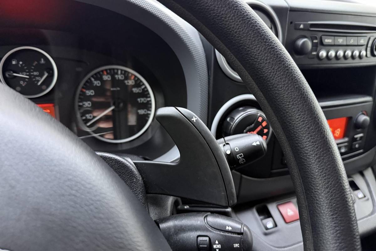 Peugeot Partner Peugeot Partner 122 1.6 BlueHDi 100 L2 Premium S&S Automaat | Marge | Climate Control | Cruise Control | Dealeronderhouden | Uniek
