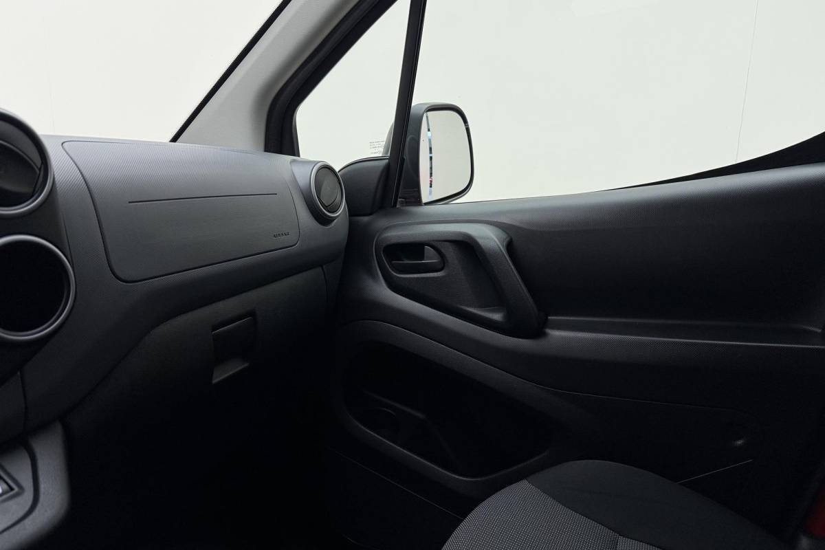 Peugeot Partner Peugeot Partner 122 1.6 BlueHDi 100 L2 Premium S&S Automaat | Marge | Climate Control | Cruise Control | Dealeronderhouden | Uniek