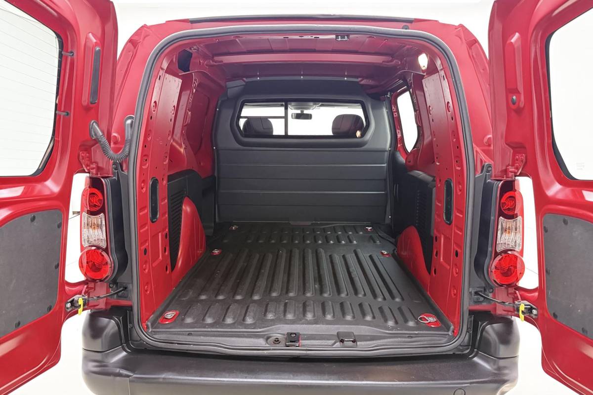 Peugeot Partner Peugeot Partner 122 1.6 BlueHDi 100 L2 Premium S&S Automaat | Marge | Climate Control | Cruise Control | Dealeronderhouden | Uniek