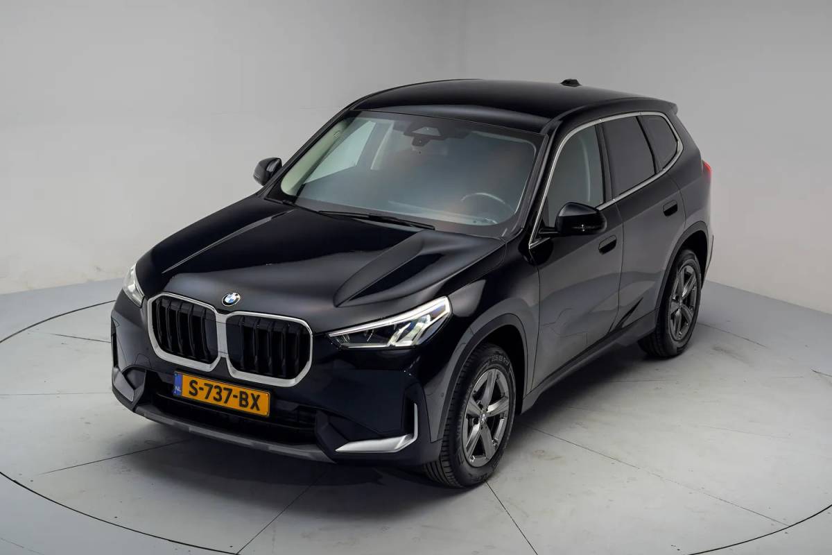 BMW X1 BMW X1 sDrive18i Executive Aut. NIEUW MODEL! [ LED Navi Camera Apple/Android Sportstoelen ]
