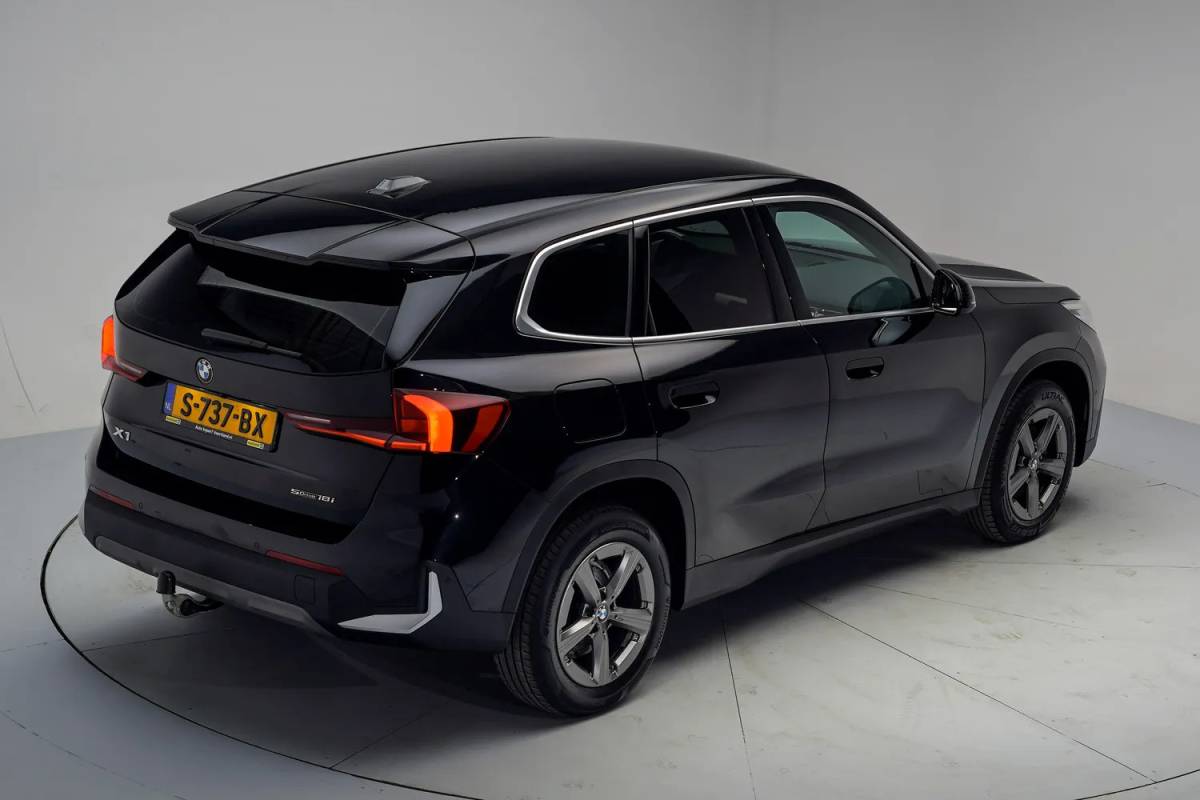BMW X1 BMW X1 sDrive18i Executive Aut. NIEUW MODEL! [ LED Navi Camera Apple/Android Sportstoelen ]