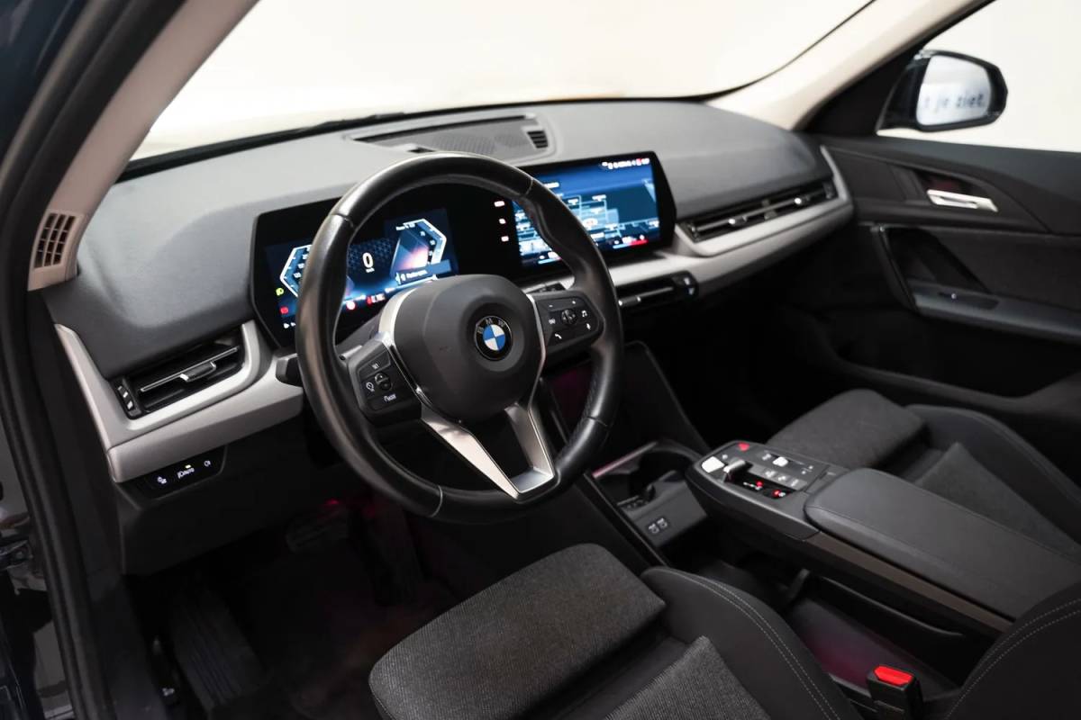 BMW X1 BMW X1 sDrive18i Executive Aut. NIEUW MODEL! [ LED Navi Camera Apple/Android Sportstoelen ]