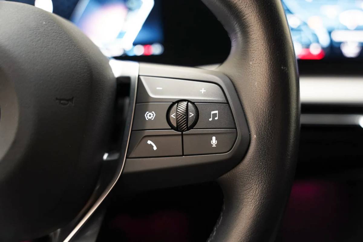 BMW X1 BMW X1 sDrive18i Executive Aut. NIEUW MODEL! [ LED Navi Camera Apple/Android Sportstoelen ]
