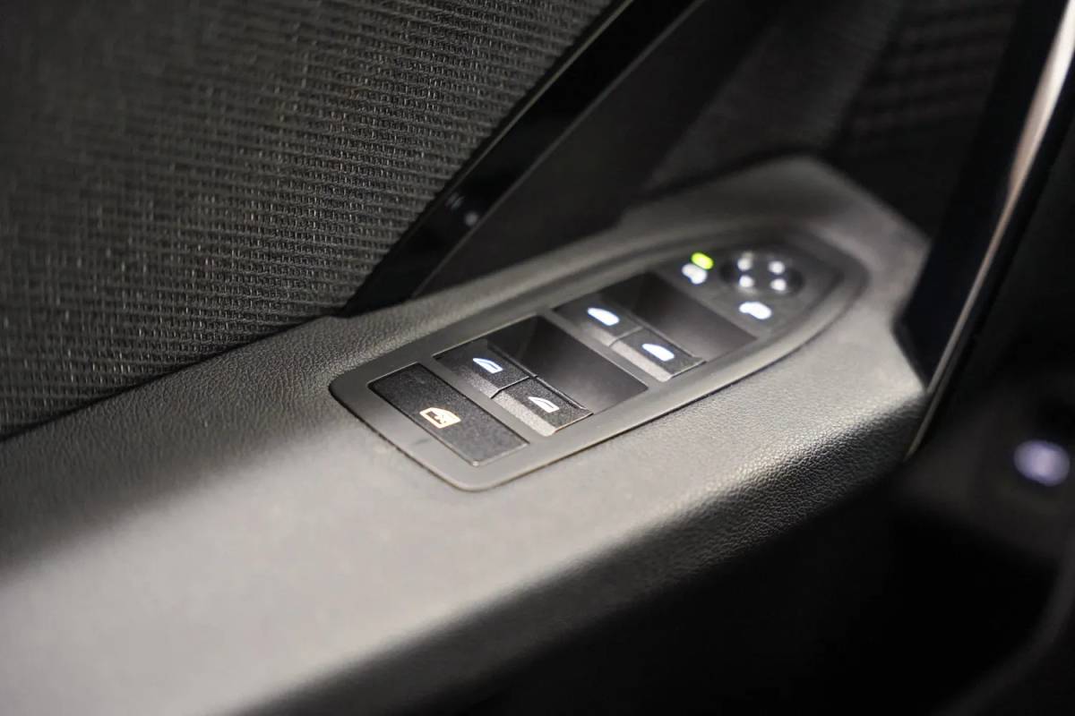 BMW X1 BMW X1 sDrive18i Executive Aut. NIEUW MODEL! [ LED Navi Camera Apple/Android Sportstoelen ]