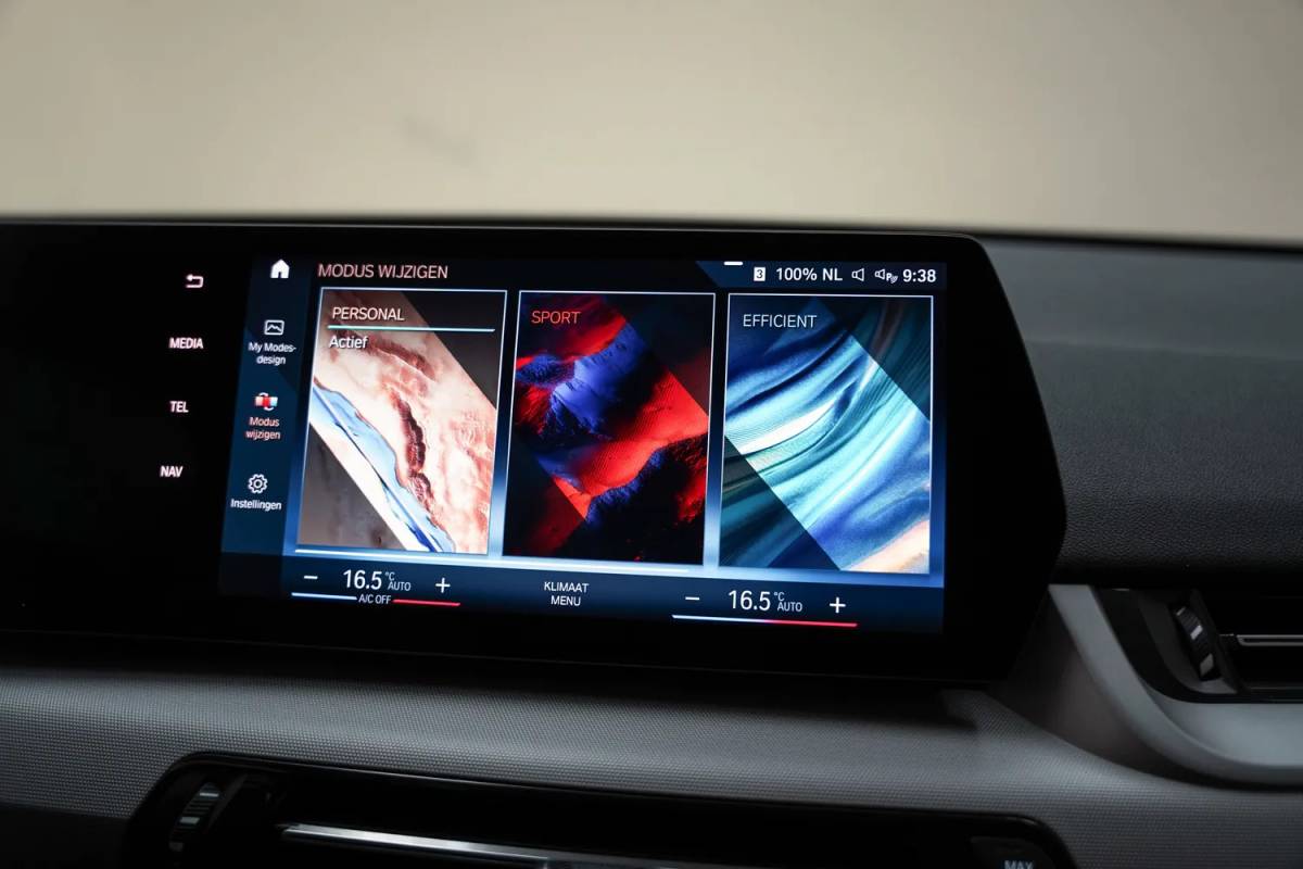 BMW X1 BMW X1 sDrive18i Executive Aut. NIEUW MODEL! [ LED Navi Camera Apple/Android Sportstoelen ]