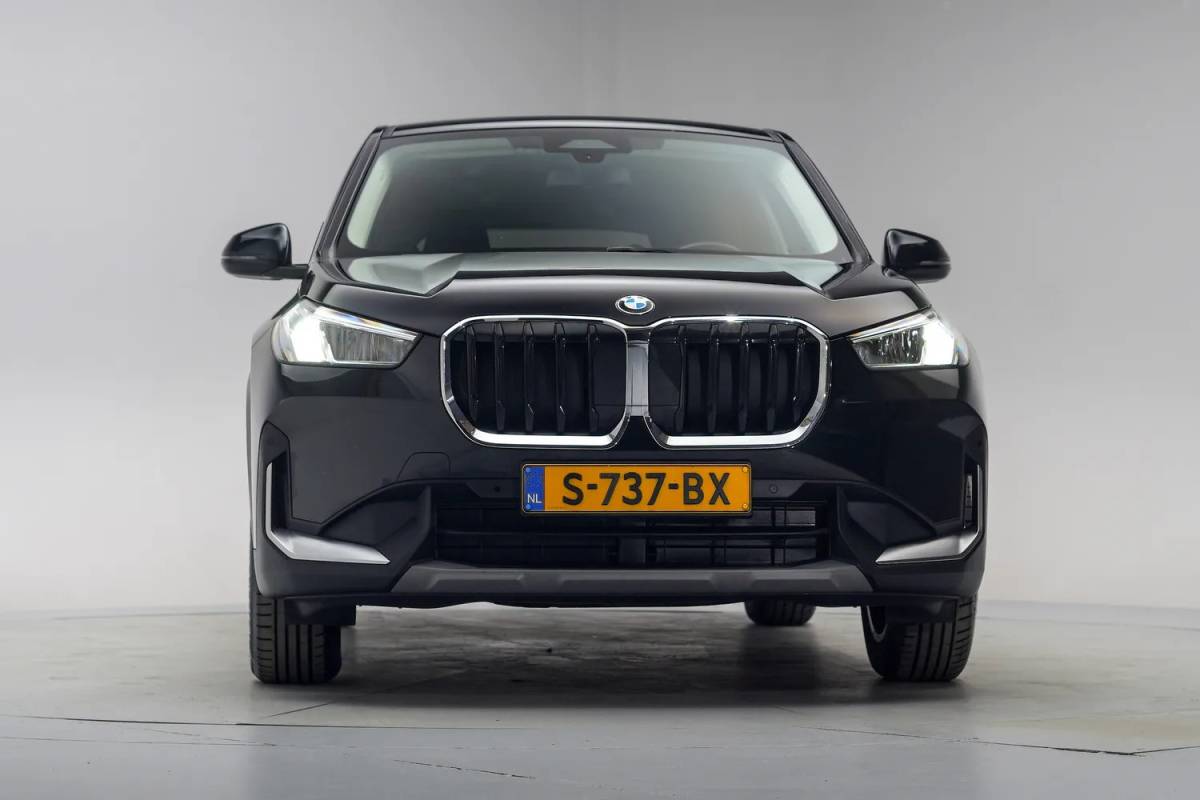 BMW X1 BMW X1 sDrive18i Executive Aut. NIEUW MODEL! [ LED Navi Camera Apple/Android Sportstoelen ]
