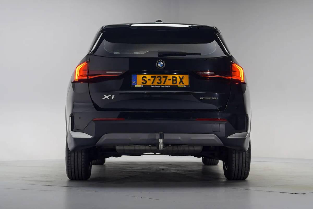 BMW X1 BMW X1 sDrive18i Executive Aut. NIEUW MODEL! [ LED Navi Camera Apple/Android Sportstoelen ]