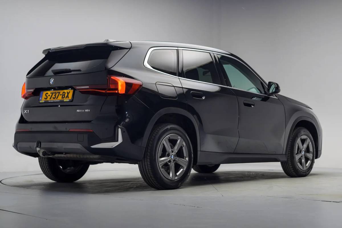 BMW X1 BMW X1 sDrive18i Executive Aut. NIEUW MODEL! [ LED Navi Camera Apple/Android Sportstoelen ]
