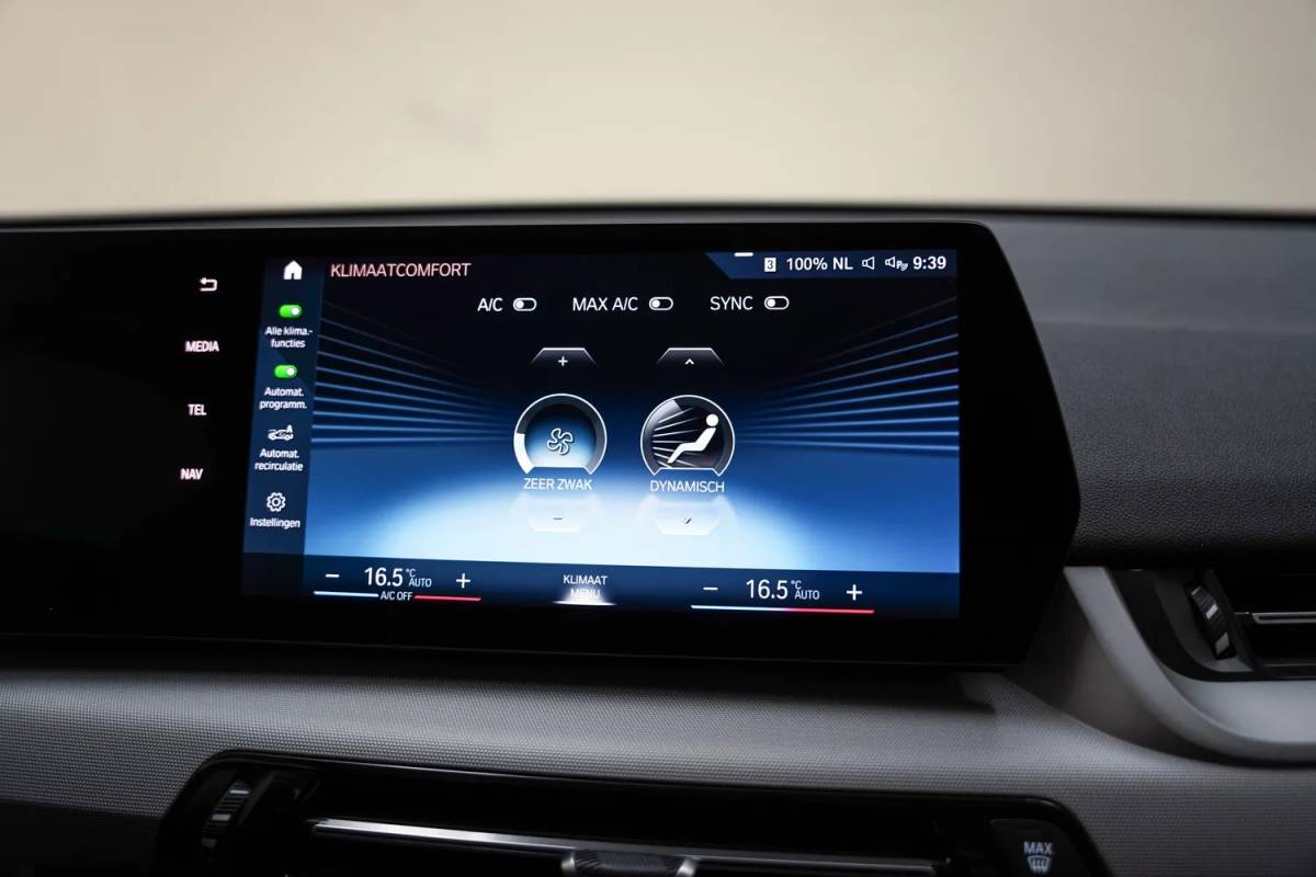 BMW X1 BMW X1 sDrive18i Executive Aut. NIEUW MODEL! [ LED Navi Camera Apple/Android Sportstoelen ]