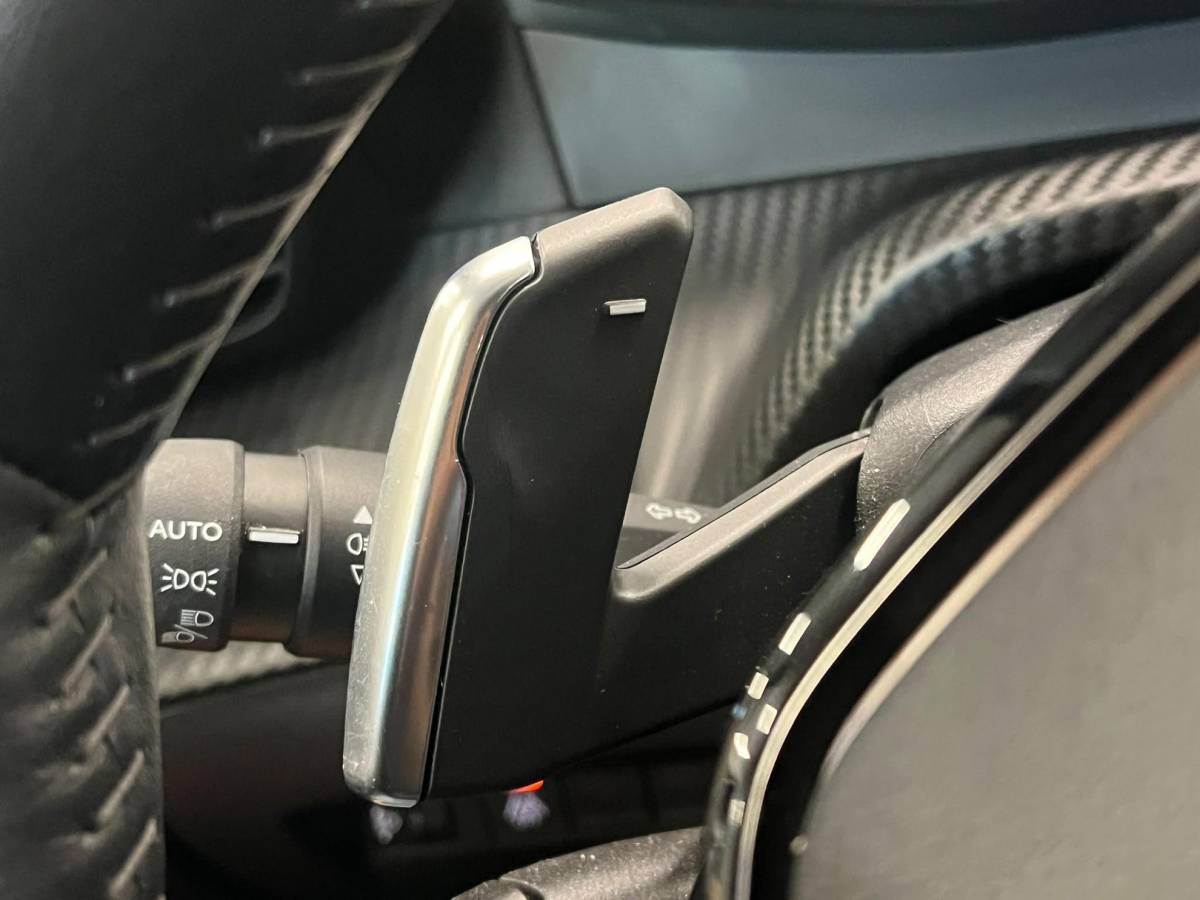 Peugeot 208 Peugeot 208 1.2 PureTech Allure Pack Navigatie Apple Carplay Android Auto Camera Parkeerhulp Cruise Control Stoelverwarming Full Led Climate Control Lichtmetalen velgen