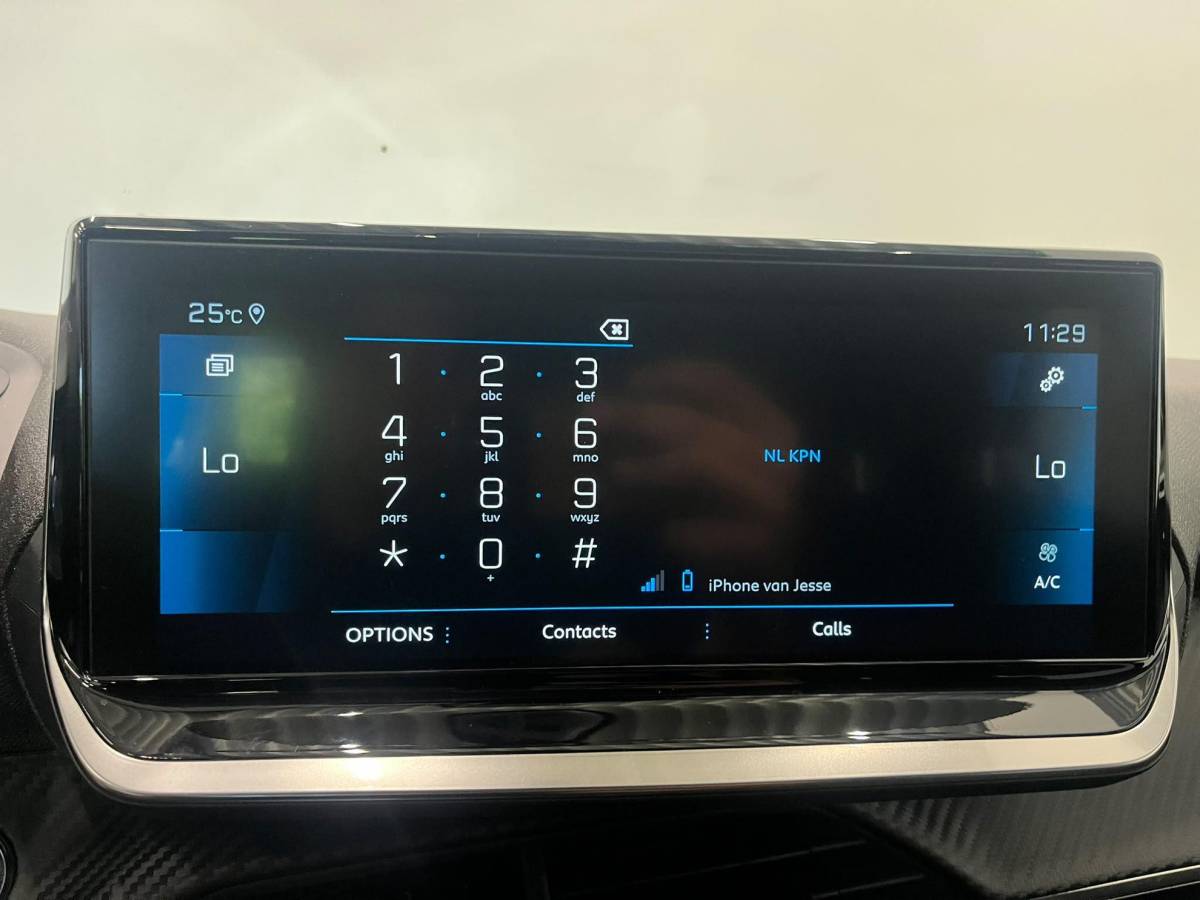 Peugeot 208 Peugeot 208 1.2 PureTech Allure Pack Navigatie Apple Carplay Android Auto Camera Parkeerhulp Cruise Control Stoelverwarming Full Led Climate Control Lichtmetalen velgen
