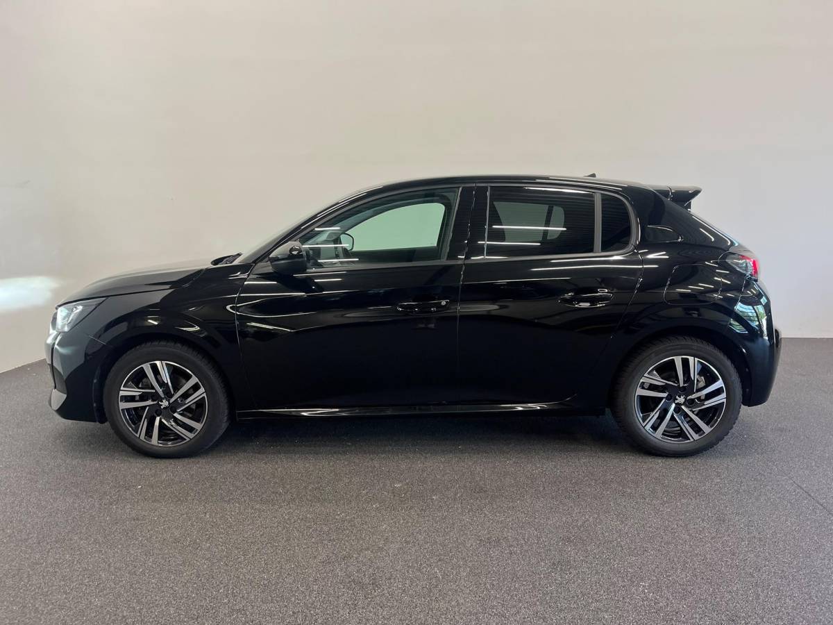 Peugeot 208 Peugeot 208 1.2 PureTech Allure Pack Navigatie Apple Carplay Android Auto Camera Parkeerhulp Cruise Control Stoelverwarming Full Led Climate Control Lichtmetalen velgen