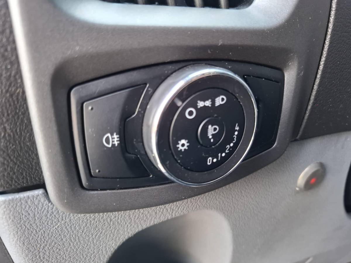 Ford Transit Custom Ford Transit Custom 270 2.0 TDCI L1H1 Economy Edition AIRCO / CRUISE CONTROLE / TREKHAAK / EURO 6