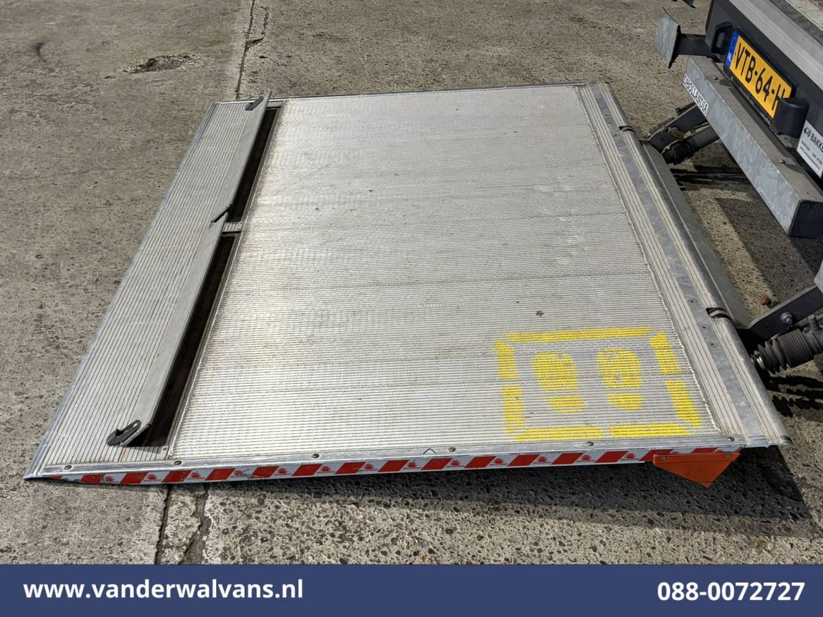 Ford Transit Ford Transit 2.0 TDCI 130pk Bakwagen 232cm Hoog Laadklep Zijdeur Euro6 Airco | Lat om Lat betimmering Bijrijdersbank, 904kg laadvermogen