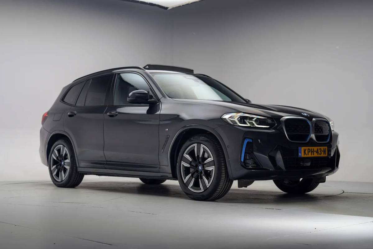 BMW iX3 BMW iX3 M Sport High Executive 80 kWh 3-fase SOH 94.2% [ Panorama Leder Adapt.cruise Camera ]